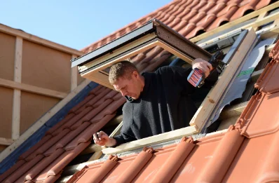 Pose de fenêtres de toit Velux à Couronne